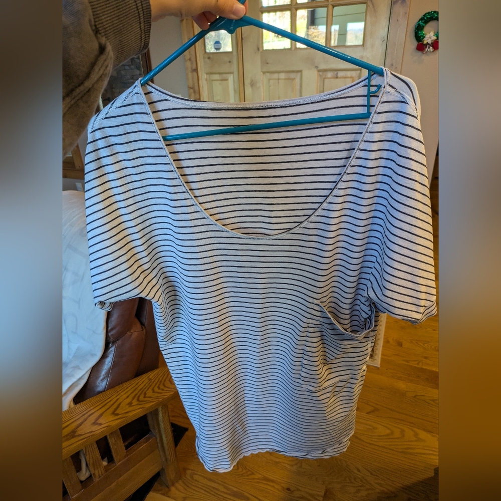 Lululemon tshirt
